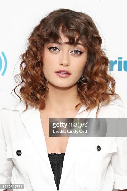 523 Actress Ella Purnell Stock Photos & High